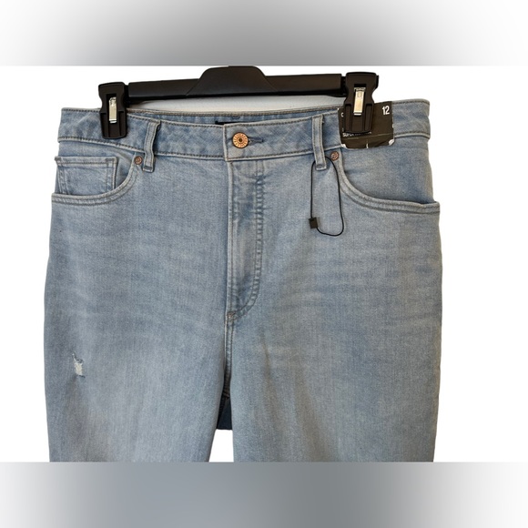 NWT Mom Jeans Curvy Supper Hi Rise Distressed Raw Hem Light washed  Size12 - Picture 6 of 16